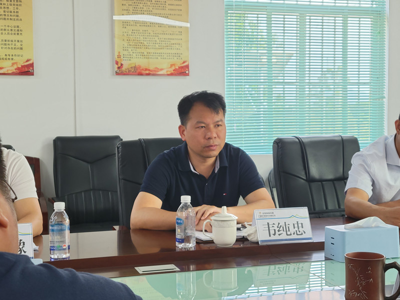 韋純忠聽(tīng)取匯報(bào)_副本